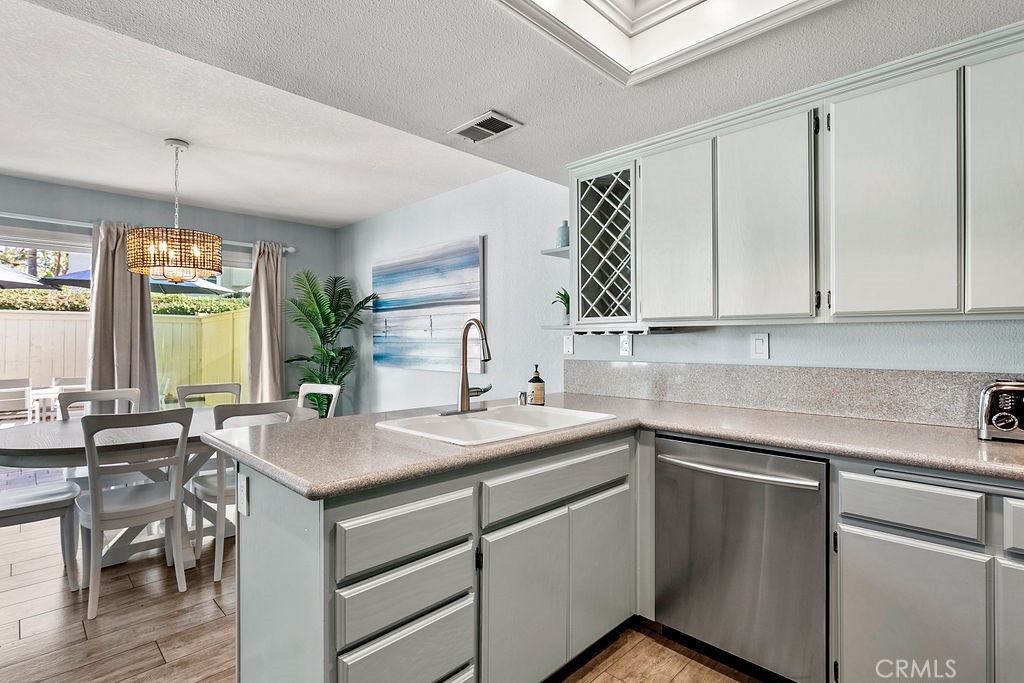 Residential Lease for rent at 11 Wild Horse Loop 72, Rancho Santa Margarita CA featuring 3 beds and 3 baths