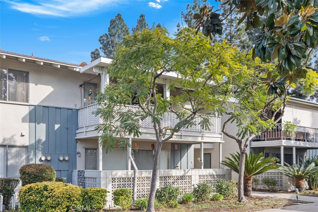 Residential Lease for rent at 46 Calle Aragon R, Laguna Woods CA featuring 2 beds and 2 baths