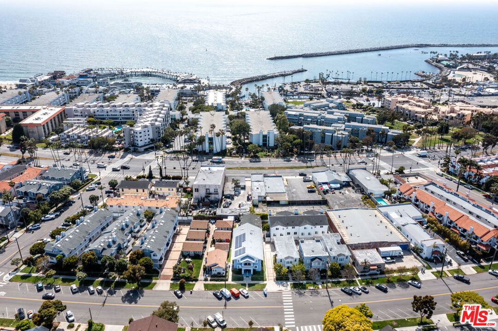 Residential Lease for rent at 125 N Broadway 3, Redondo Beach CA and 1 bath