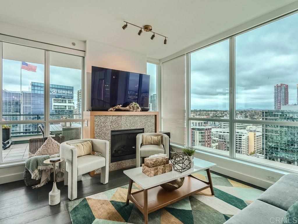 Residential Lease for rent at 325 7th Avenue 2101, San Diego CA featuring 3 beds and 2 baths