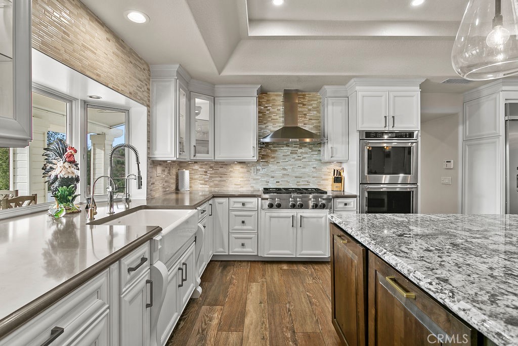 Residential for sale at 40075 Avenida La Cresta, Murrieta CA featuring 5 beds and 6 baths