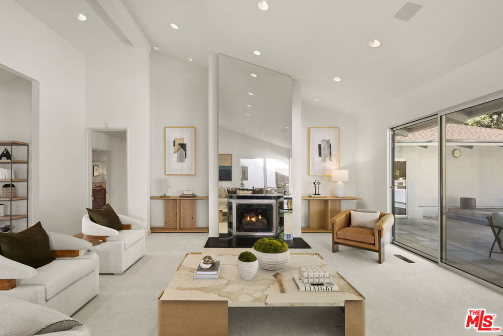 Residential Lease for rent at 811 N Hillcrest Road, Beverly Hills CA featuring 5 beds and 6 baths