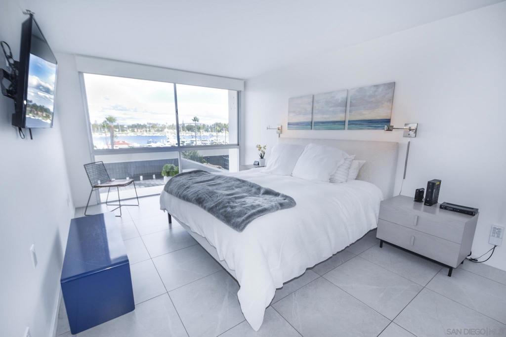 Residential Lease for rent at 1710 Avenida Del Mundo 108, Coronado CA featuring 2 beds and 2 baths