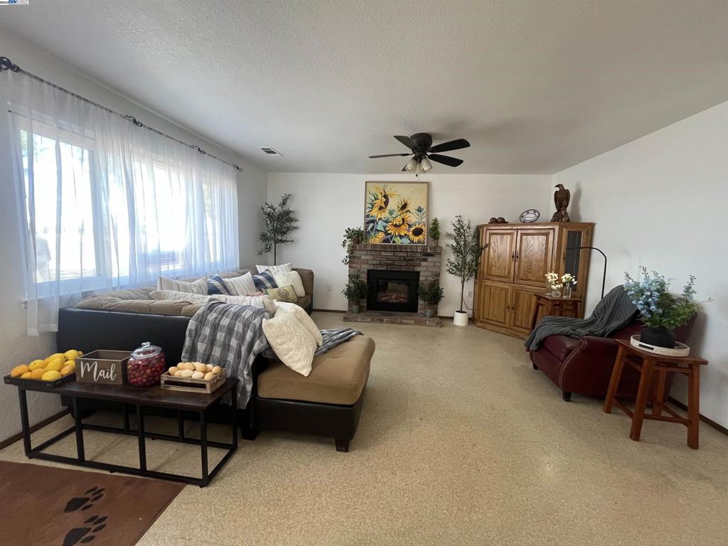 Residential for sale at 1290 Orange Ave, Patterson CA featuring 3 beds and 2 baths