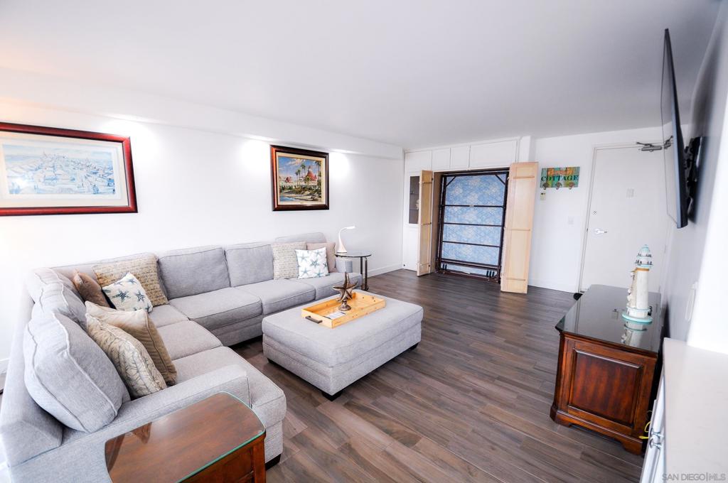 Residential Lease for rent at 1710 Avenida Del Mundo 105, Coronado CA featuring 1 bed and 1 bath