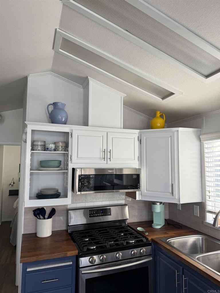 Manufactured In Park for sale at 1624 N Coast Highway 101 6, Encinitas CA featuring 2 beds and 1 bath