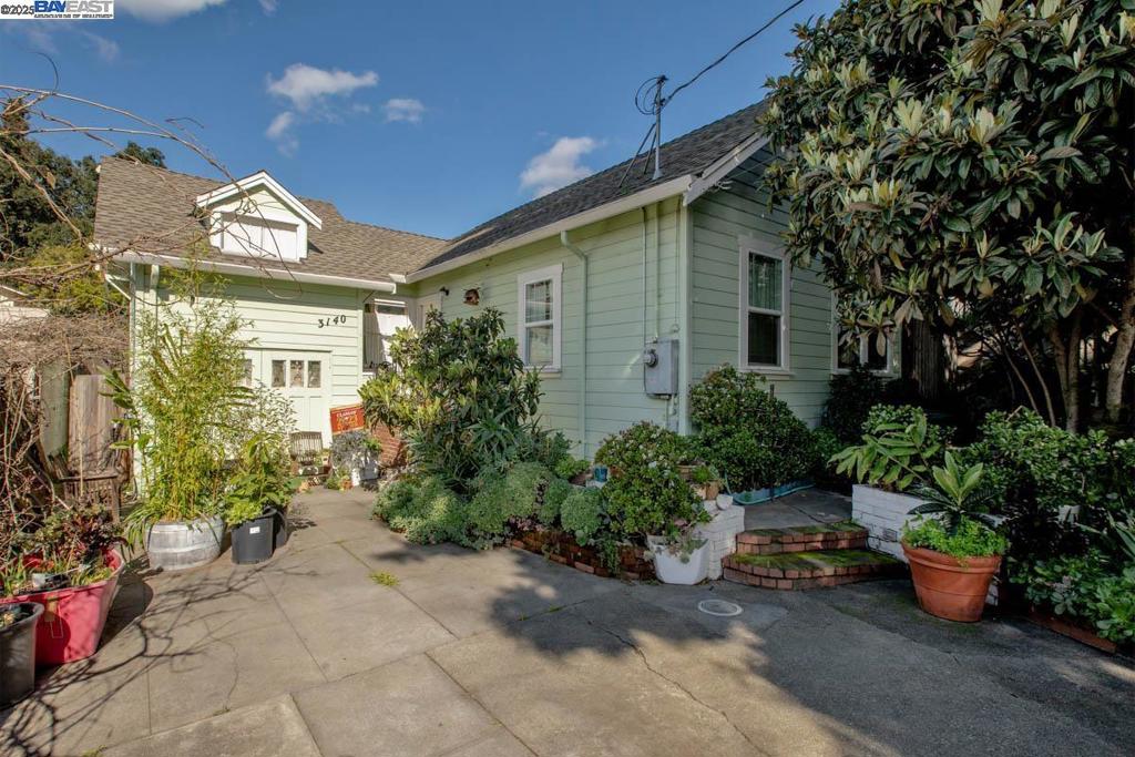 Residential for sale at 3140 E 27Th St, Oakland CA featuring 3 beds and 2 baths