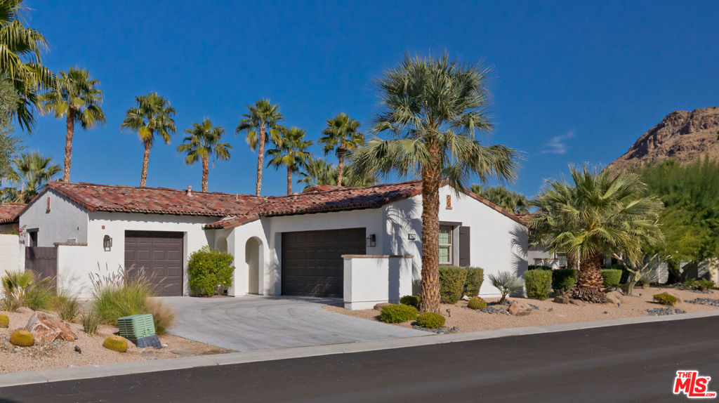 Residential Lease for rent at 1062 Bella Vista, Palm Springs CA featuring 3 beds and 4 baths