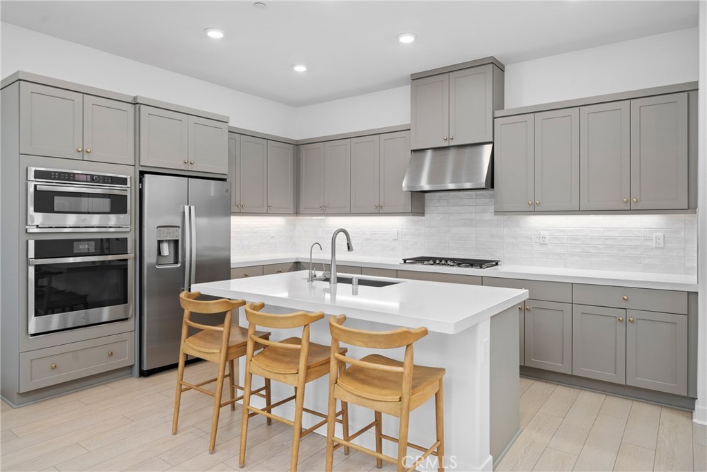 Residential for sale at 185 Sash, Irvine CA featuring 1 bed and 1 bath