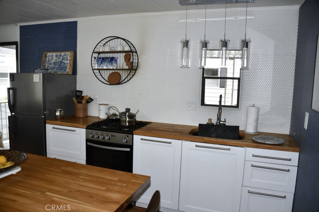 Manufactured In Park for sale at 17405 Corkill Road 22, Desert Hot Springs CA featuring 1 bed and 1 bath