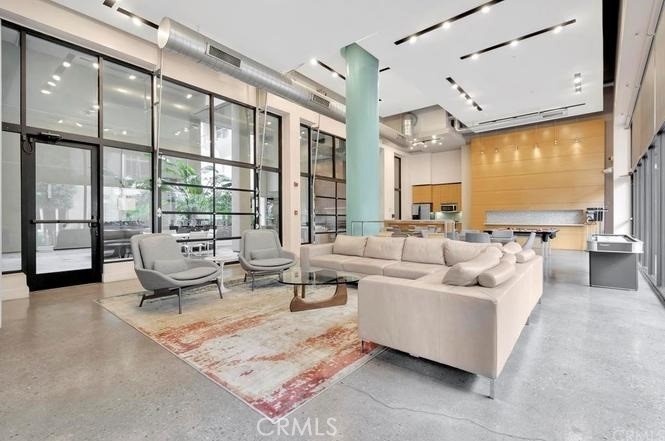 Residential Lease for rent at 133 N Promenade, Long Beach CA featuring 1 bed and 2 baths