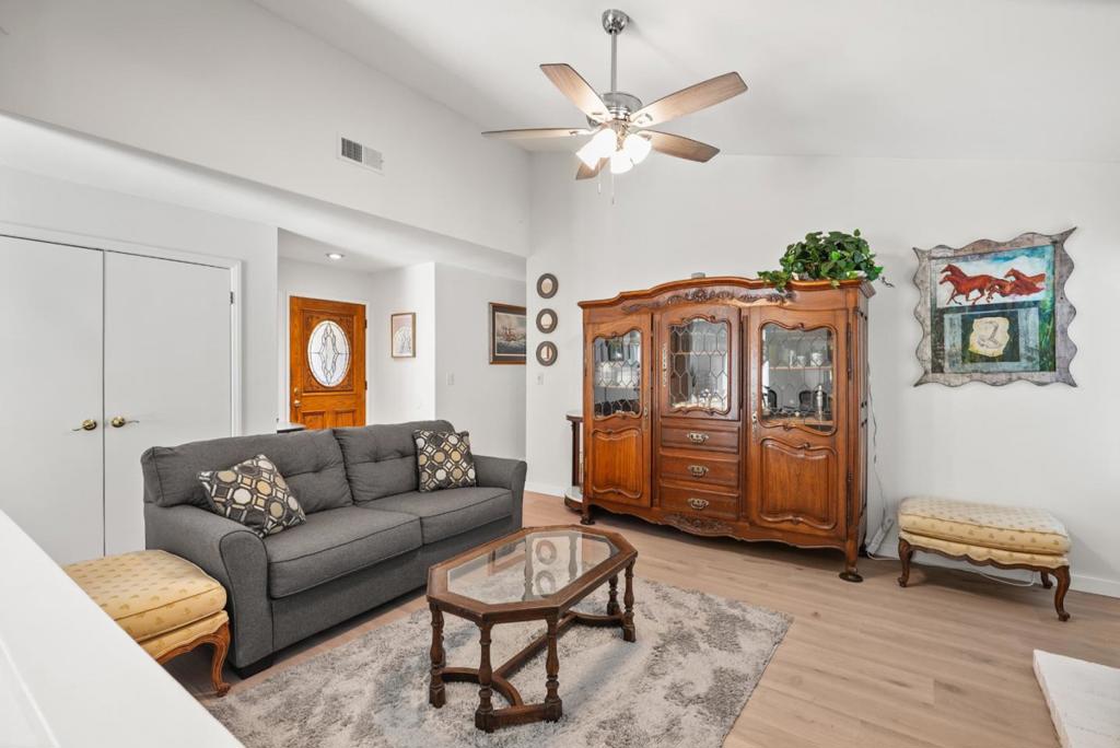 Residential Lease for rent at 7912 El Astillero Place, Carlsbad CA featuring 3 beds and 2 baths