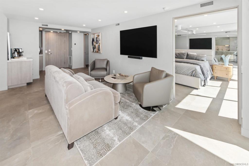 Residential Lease for rent at 1830 Avenida Del Mundo 1608, Coronado CA featuring 1 bed and 1 bath