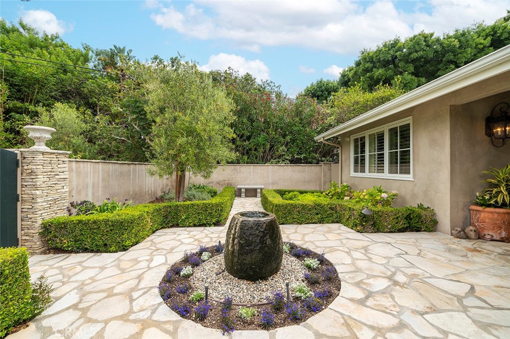 Residential Lease for rent at 2121 Chelsea Road, Palos Verdes Estates CA featuring 4 beds and 4 baths