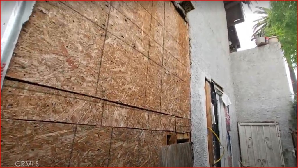 Residential Income for sale at 2720 S Sycamore Avenue, Los Angeles CA