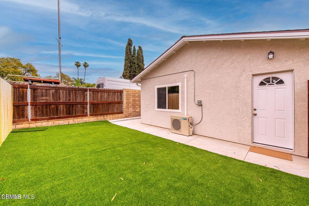 Residential Lease for rent at 839 Calle Margarita C, Thousand Oaks CA featuring 2 beds and 2 baths