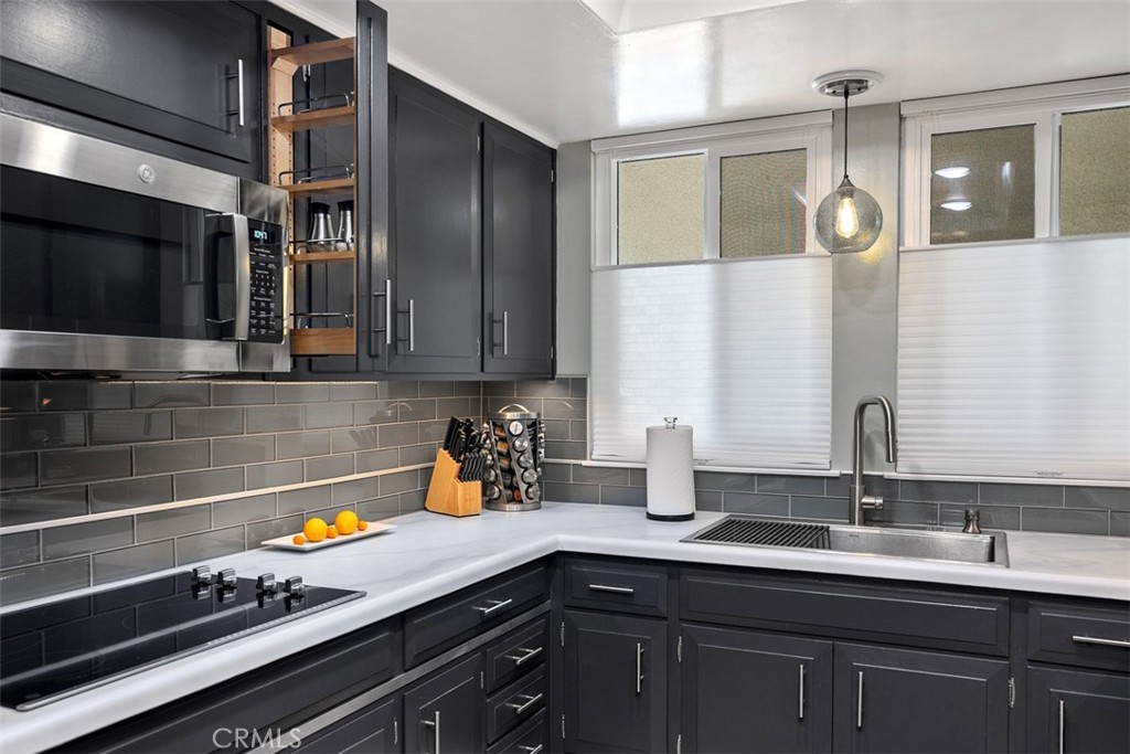 Residential Lease for rent at 15 Via Castilla Q, Laguna Woods CA featuring 2 beds and 2 baths