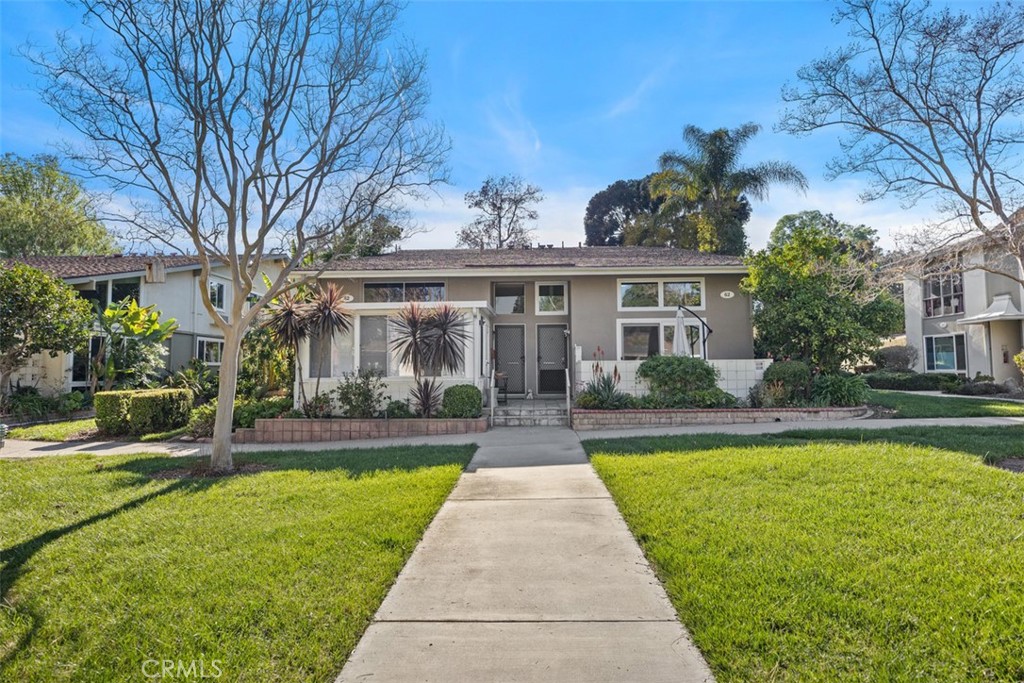 Residential Lease for rent at 62 Calle Aragon B, Laguna Woods CA featuring 2 beds and 2 baths