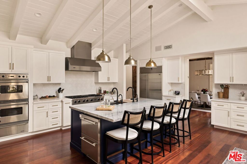 Residential Lease for rent at 821 Camino Colibri, Calabasas CA featuring 5 beds and 6 baths