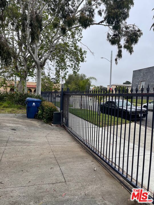 Residential Income for sale at 4400 W Washington Boulevard, Los Angeles CA featuring 16 beds and 9 baths