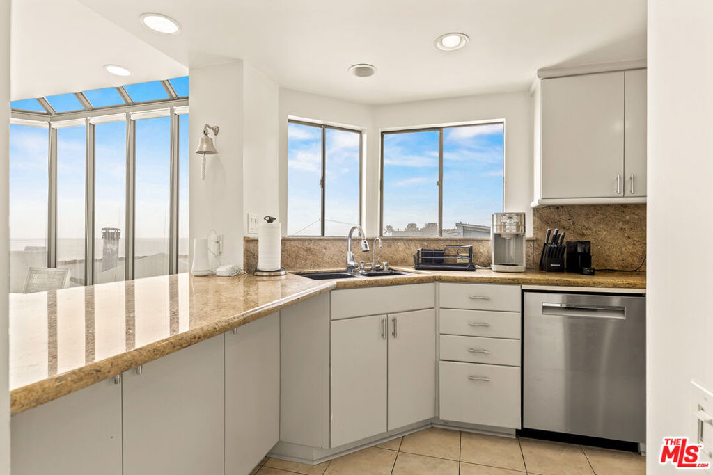 Residential Lease for rent at 3616 The Strand C, Manhattan Beach CA featuring 4 beds and 3 baths