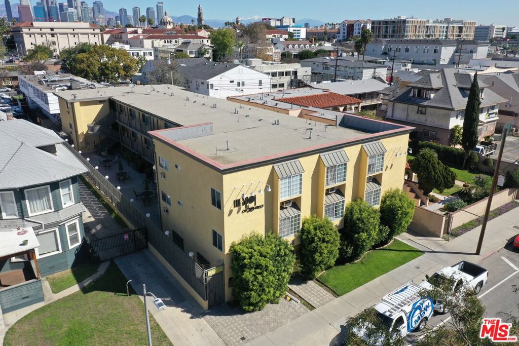 Residential Income for sale at 721 W 30th Street, Los Angeles CA featuring 25 beds and 23 baths