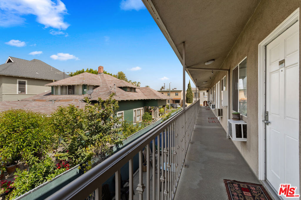 Residential Income for sale at 1150 W 29th Street, Los Angeles CA featuring 16 beds and 16 baths
