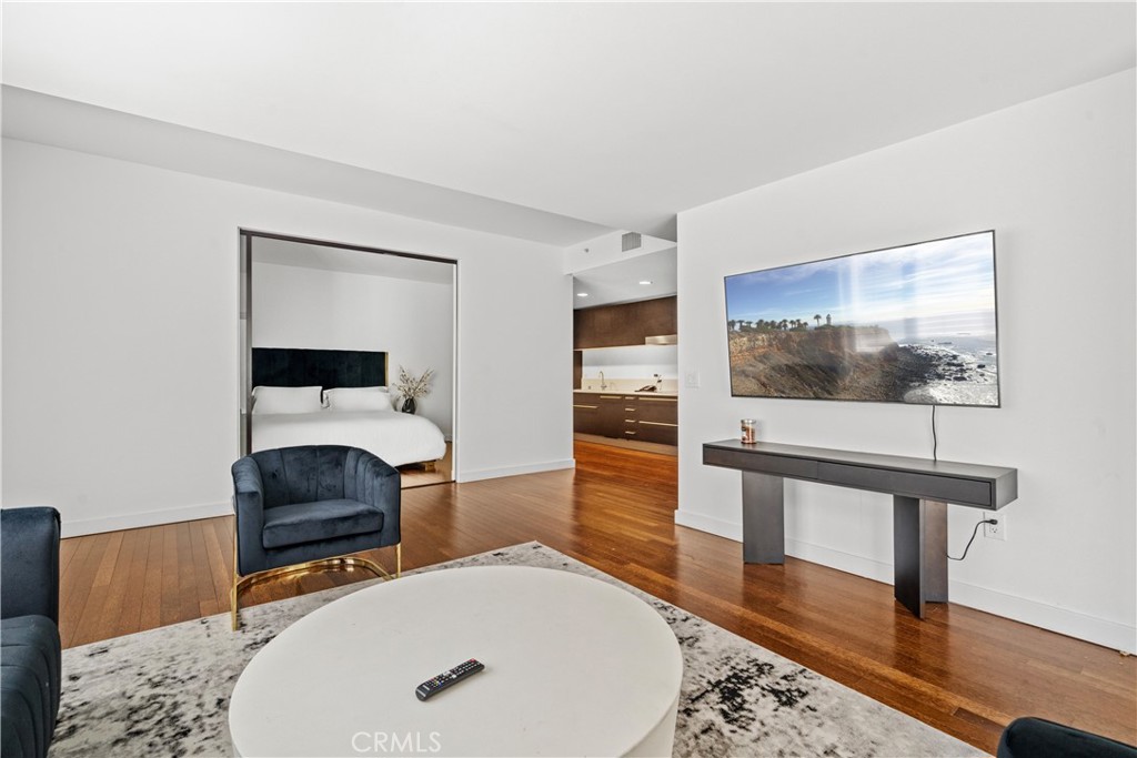 Residential for sale at 6250 Hollywood Boulevard 4M, Los Angeles CA featuring 1 bed and 1 bath