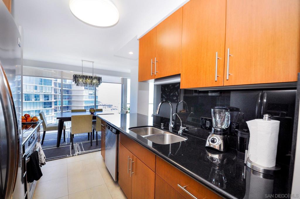 Residential Lease for rent at 1810 Avenida Del Mundo 1009, Coronado CA featuring 2 beds and 2 baths