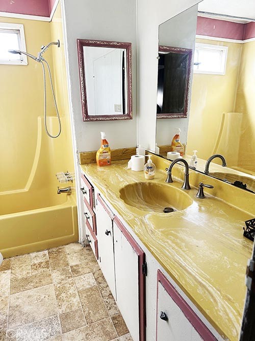 Manufactured In Park for sale at , Hemet CA featuring 2 beds and 2 baths