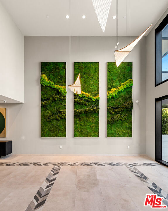 Residential for sale at 505 S Barrington Avenue 304, Los Angeles CA featuring 1 bed and 3 baths