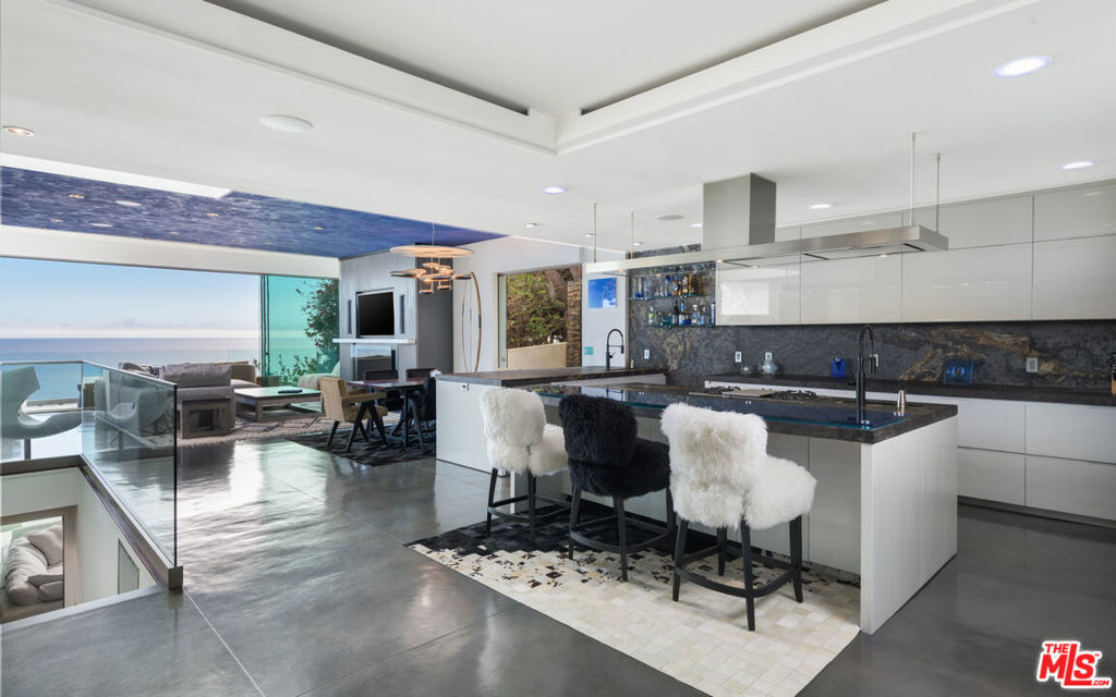 Residential Lease for rent at 33406 Pacific Coast Highway, Malibu CA featuring 4 beds and 4 baths