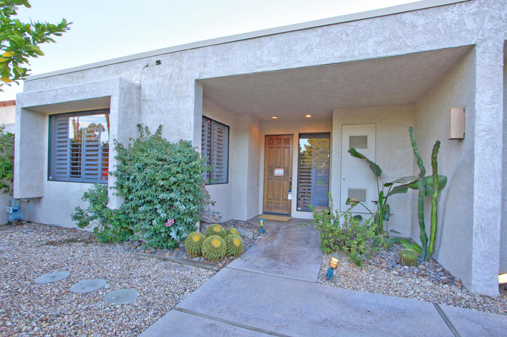 Residential Lease for rent at 913 Inverness Drive, Rancho Mirage CA featuring 3 beds and 3 baths