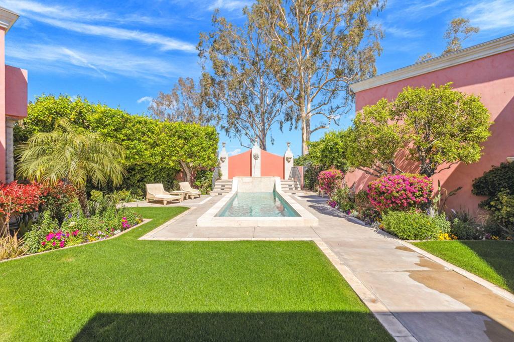 Residential for sale at 18 Via Condotti, Rancho Mirage CA featuring 3 beds and 4 baths