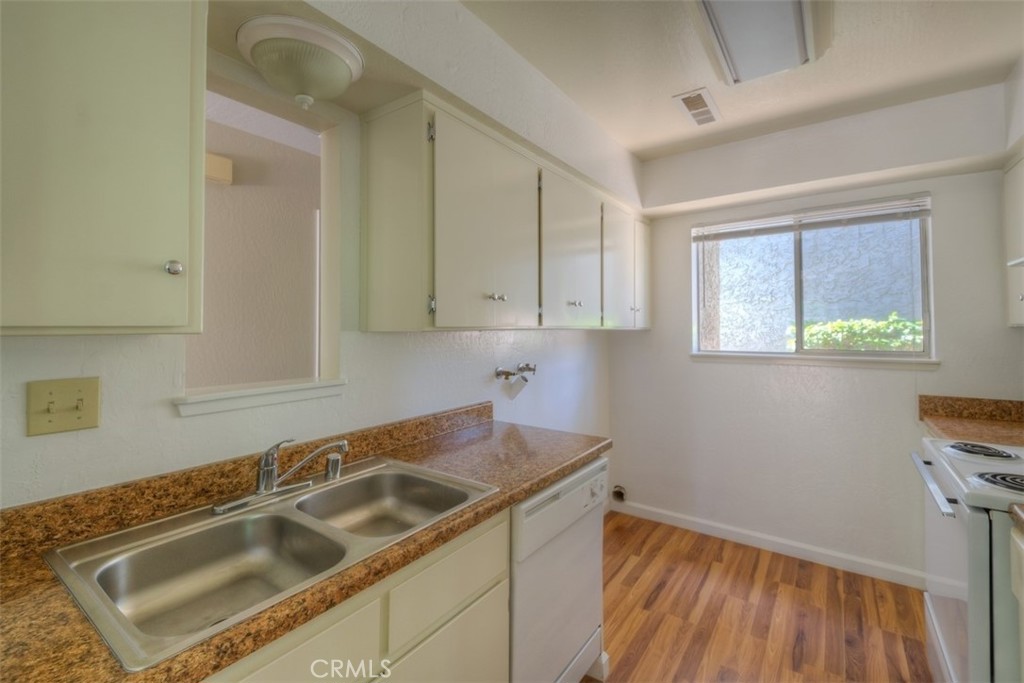 Residential Lease for rent at 279 Rio Lindo Avenue, Chico CA featuring 2 beds and 2 baths