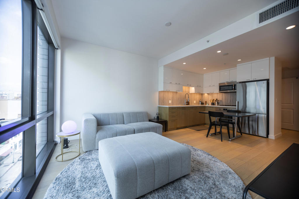 Residential for sale at 400 S Broadway 911, Los Angeles CA featuring 1 bed and 1 bath