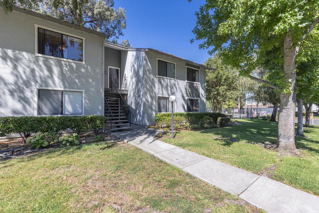 Residential Lease for rent at 900 Cambridge Drive 56, Benicia CA featuring 2 beds and 1 bath