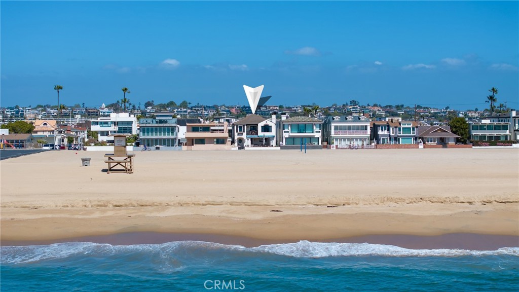 Residential Lease for rent at 1228 W Oceanfront, Newport Beach CA featuring 3 beds and 4 baths