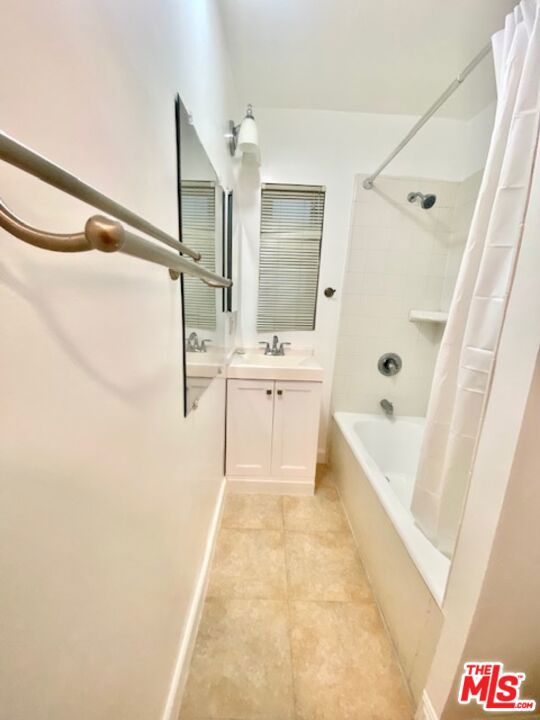 Residential Lease for rent at 1040 N Sweetzer Avenue 1/2, West Hollywood CA featuring 2 beds and 1 bath