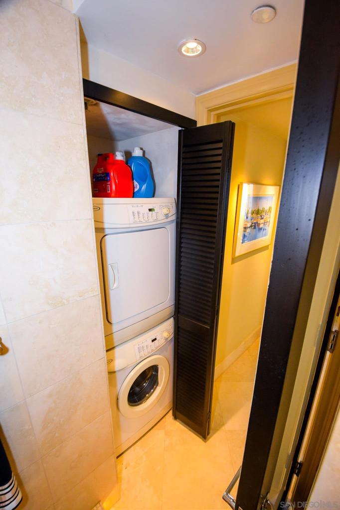 Residential Lease for rent at 1810 Avenida Del Mundo 1609, Coronado CA featuring 2 beds and 2 baths