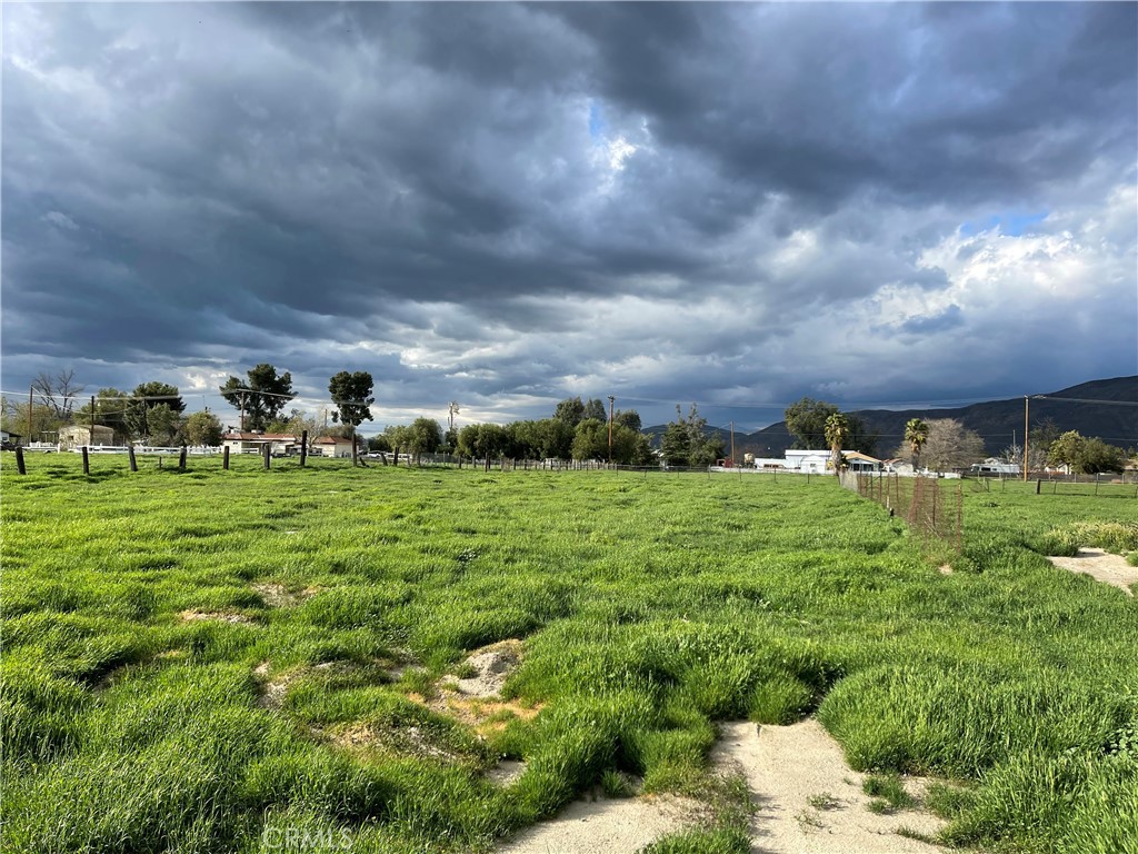 Residential for sale at 1380 Cottonwood Avenue, San Jacinto CA featuring 3 beds and 1 bath