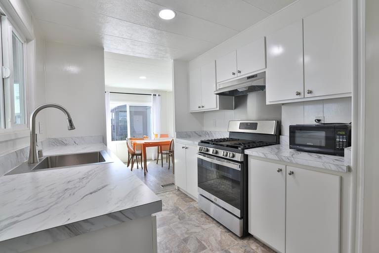 Manufactured In Park for sale at 8282 Murray Ave, Gilroy CA featuring 2 beds and 1 bath