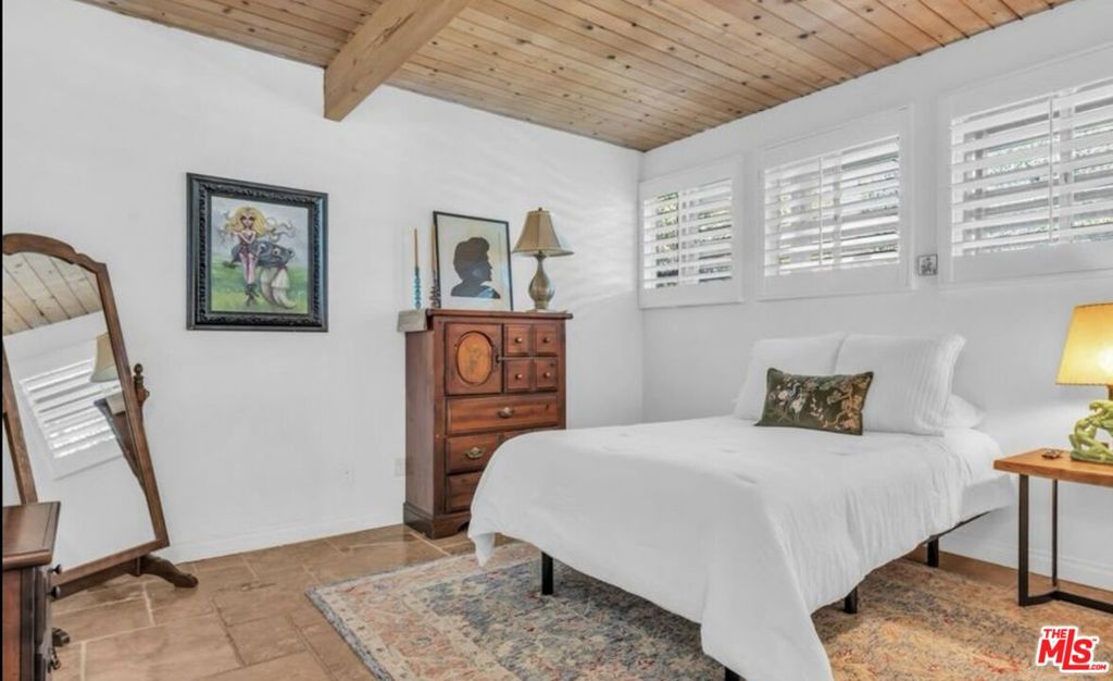 Residential Lease for rent at 817 N Via Monte Vista, Palm Springs CA featuring 4 beds and 5 baths