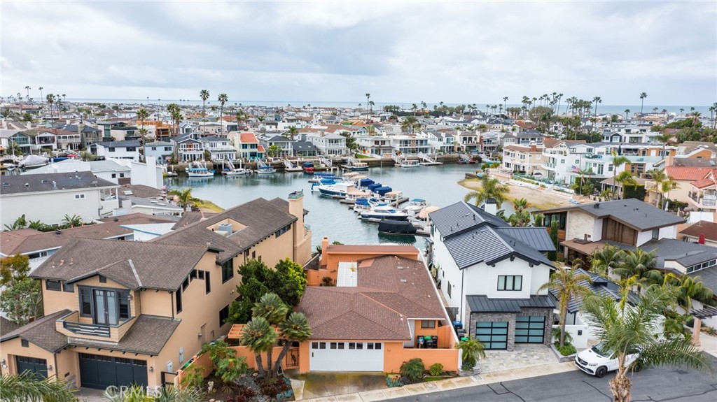 Residential Lease for rent at 52 Balboa Coves, Newport Beach CA featuring 3 beds and 2 baths