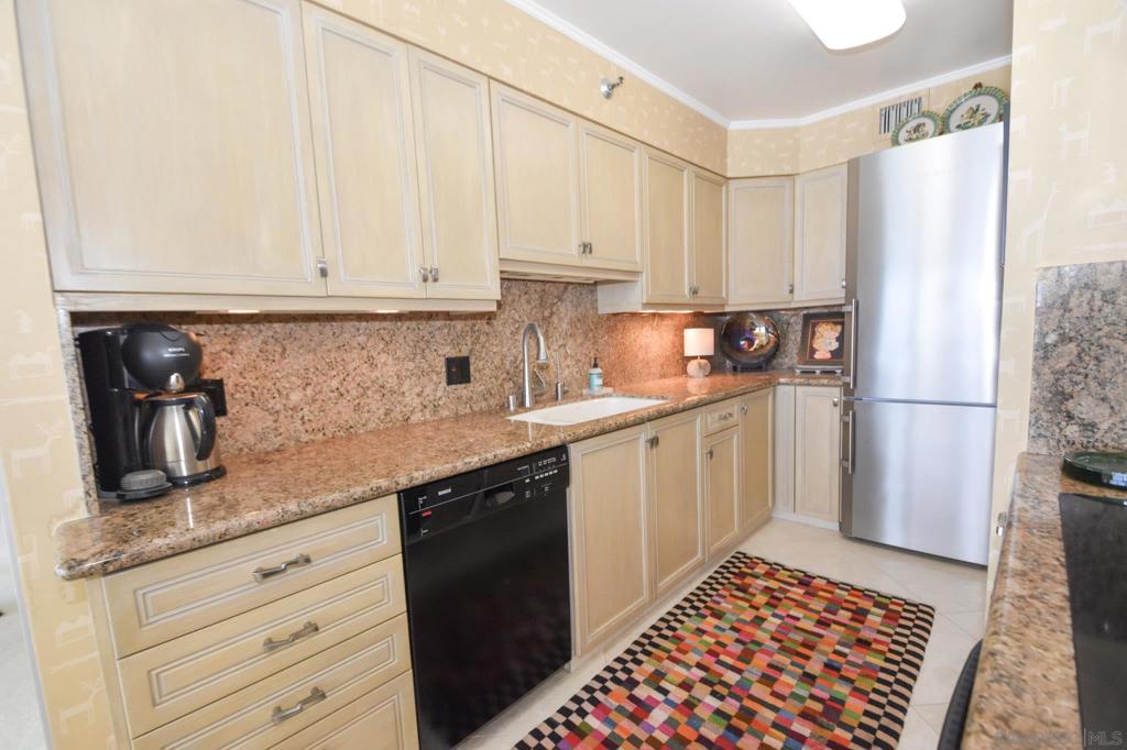 Residential Lease for rent at 1750 Avenida Del Mundo 1406, Coronado CA featuring 1 bed and 1 bath