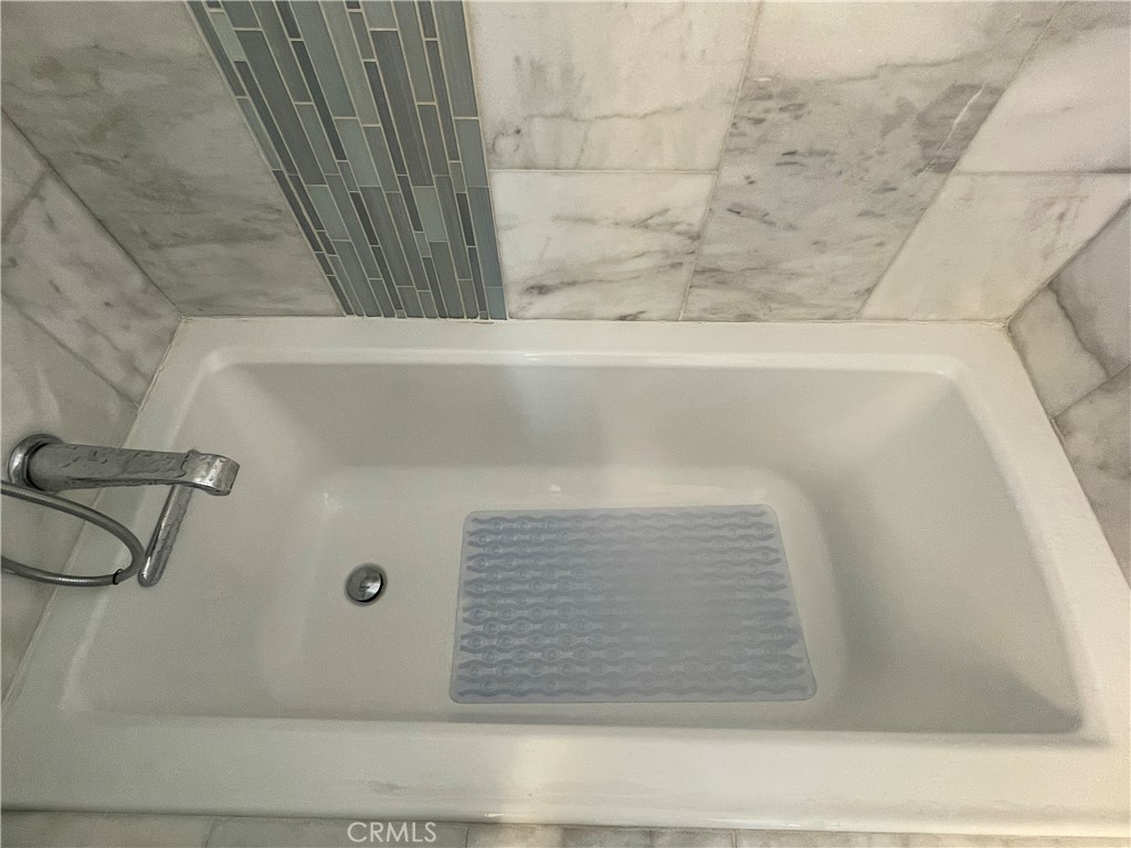 Residential Lease for rent at 222 1/2 9th Street, Huntington Beach CA featuring 1 bed and 1 bath