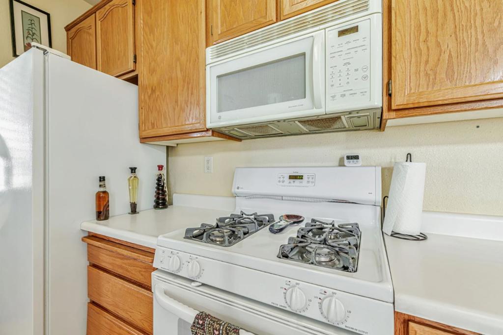 Residential for sale at 782 Oakhill Way, Rio Vista CA featuring 2 beds and 2 baths