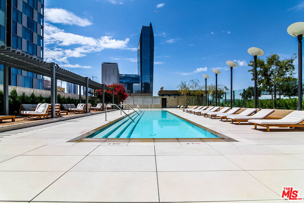 Residential for sale at 889 FRANCISCO Street 905, Los Angeles CA and 1 bath