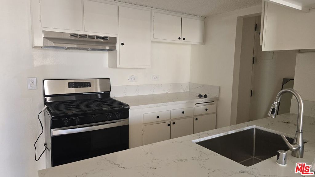 Residential for sale at 421 S La Fayette Park Place 711, Los Angeles CA featuring 1 bed and 1 bath