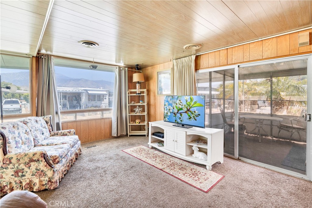 Manufactured In Park for sale at 44725 E. Florida Avenue 40, Hemet CA featuring 1 bed and 1 bath